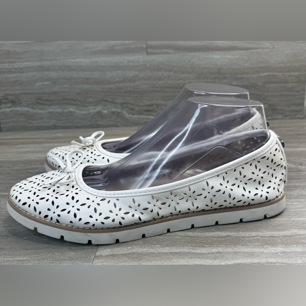 White Mountain Delgado Perforated Slip On Flats Womens Size 10 - Picture 12 of 12